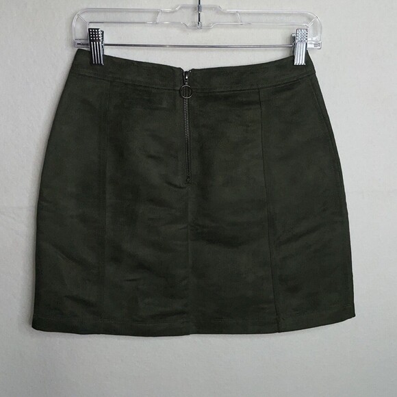 Old Navy Faux Suede Hunter Green Pockets in Front Mini Skirt Size 0 Y2K - Picture 3 of 11
